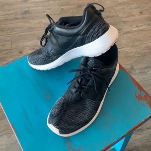 Black Nike leather/woven tennis shoes, almost new